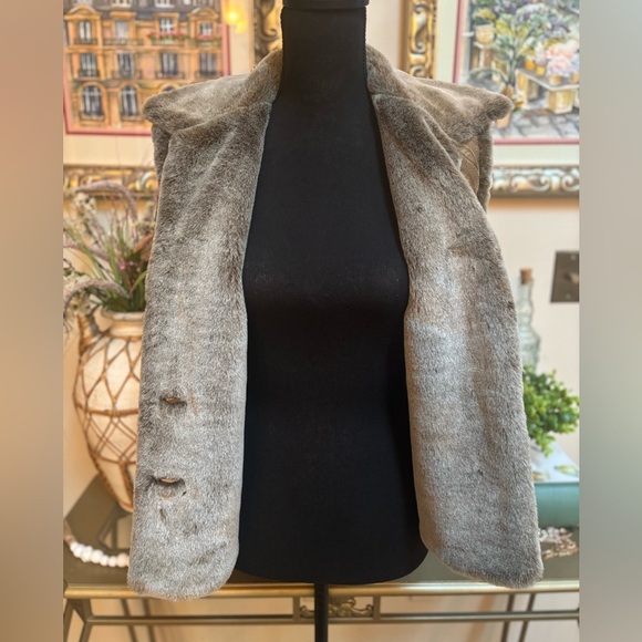 J. JILL PLUSH PAISLEY PRINT BROWN AND GRAY FAUX FUR COZY VEST SZ S - Picture 5 of 9